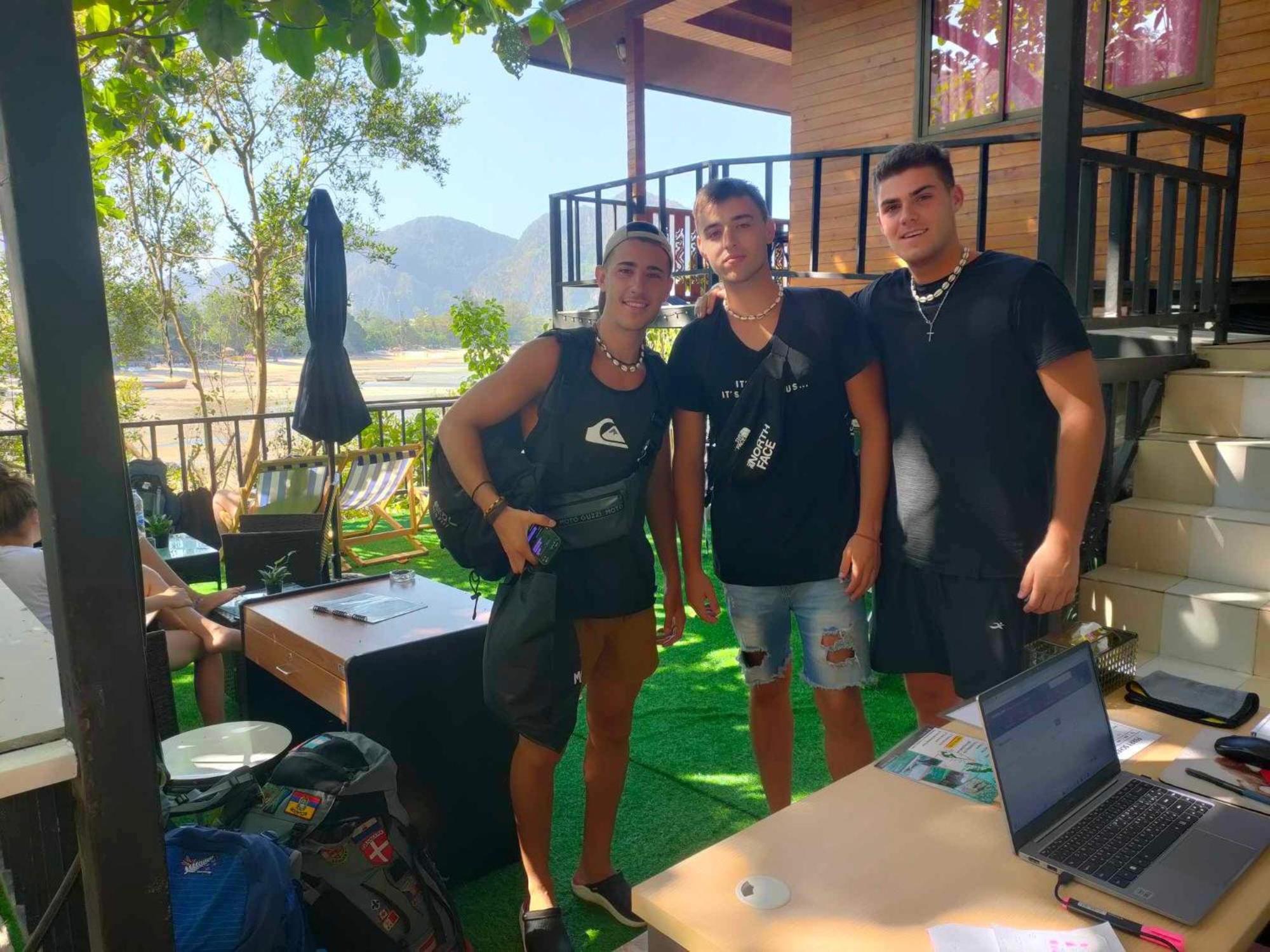 Sweed Dee Seaview Hostel เกาะพีพี ภายนอก รูปภาพ