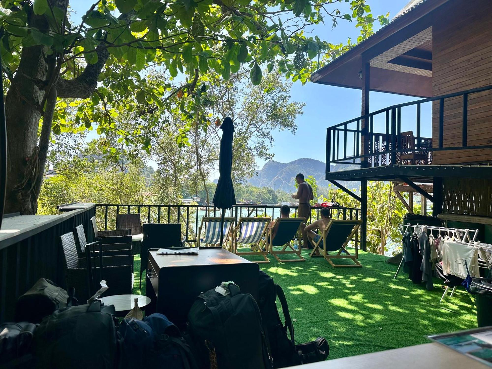 Sweed Dee Seaview Hostel เกาะพีพี ภายนอก รูปภาพ